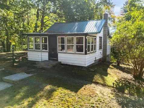 10 3rd Street Kingston NH 03848