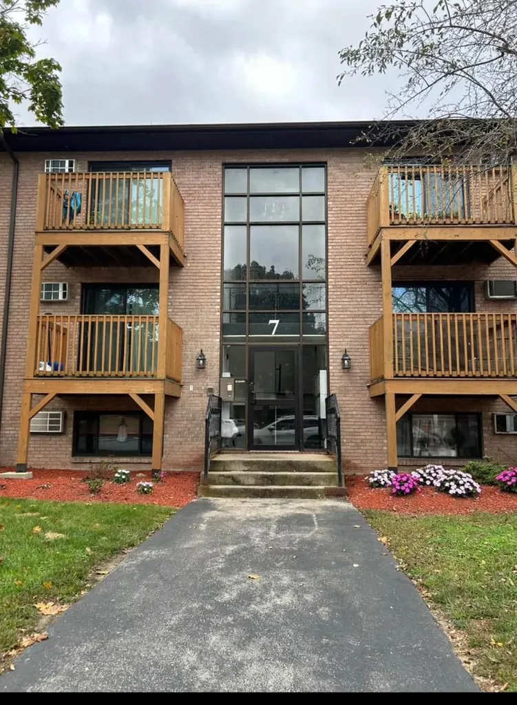 7 Lancelot Court Salem NH 03079