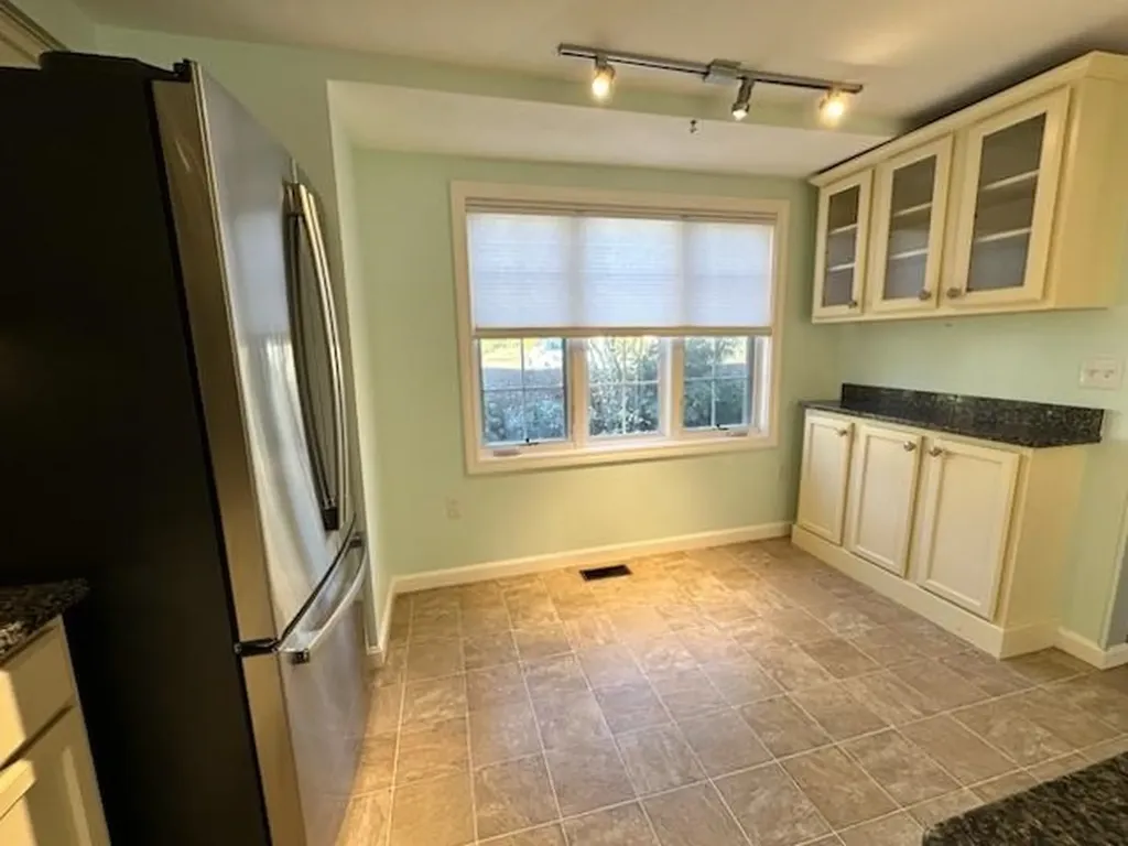 18 Colonial Square Peterborough NH 03458