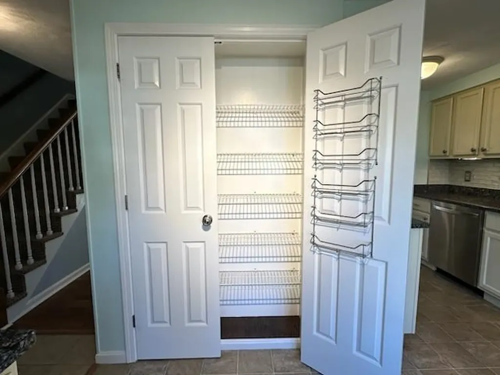 18 Colonial Square Peterborough NH 03458