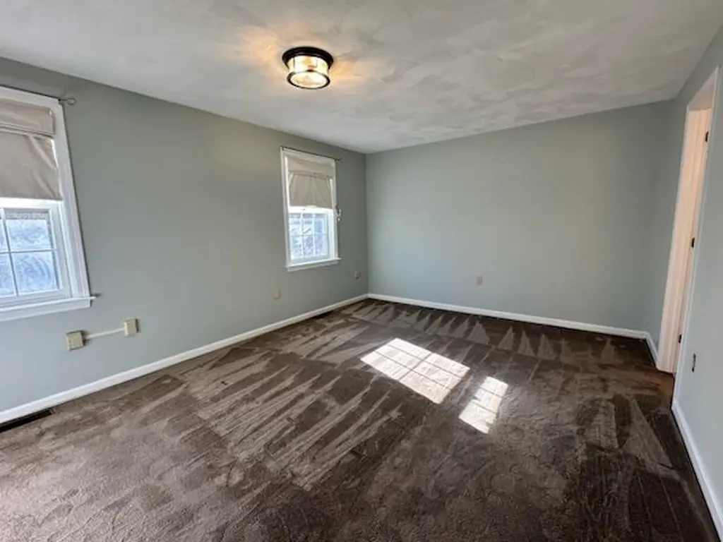 18 Colonial Square Peterborough NH 03458