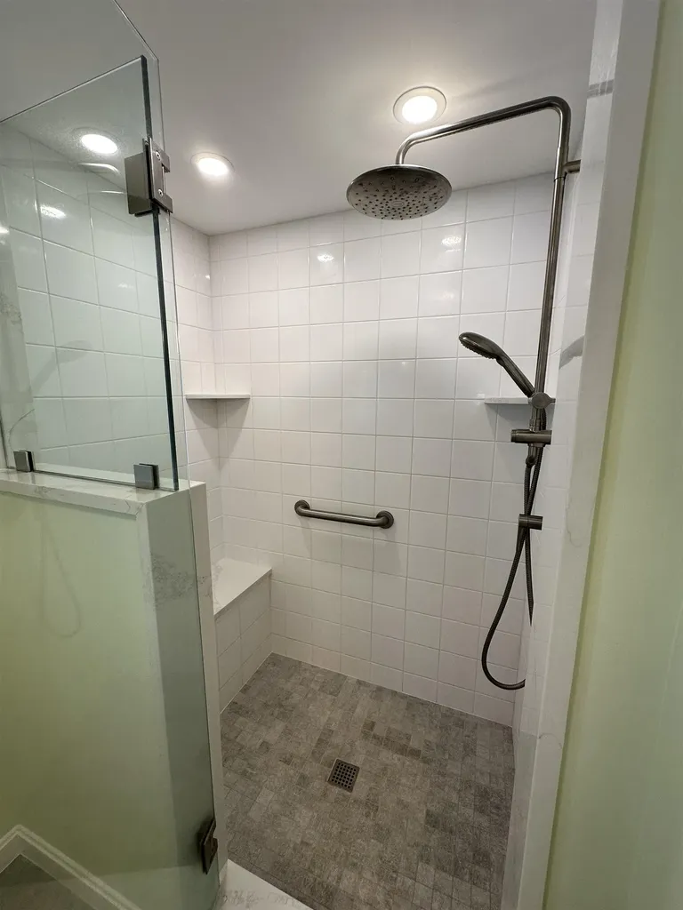 18 Colonial Square Peterborough NH 03458