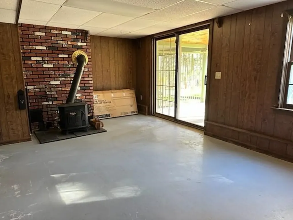 18 Colonial Square Peterborough NH 03458