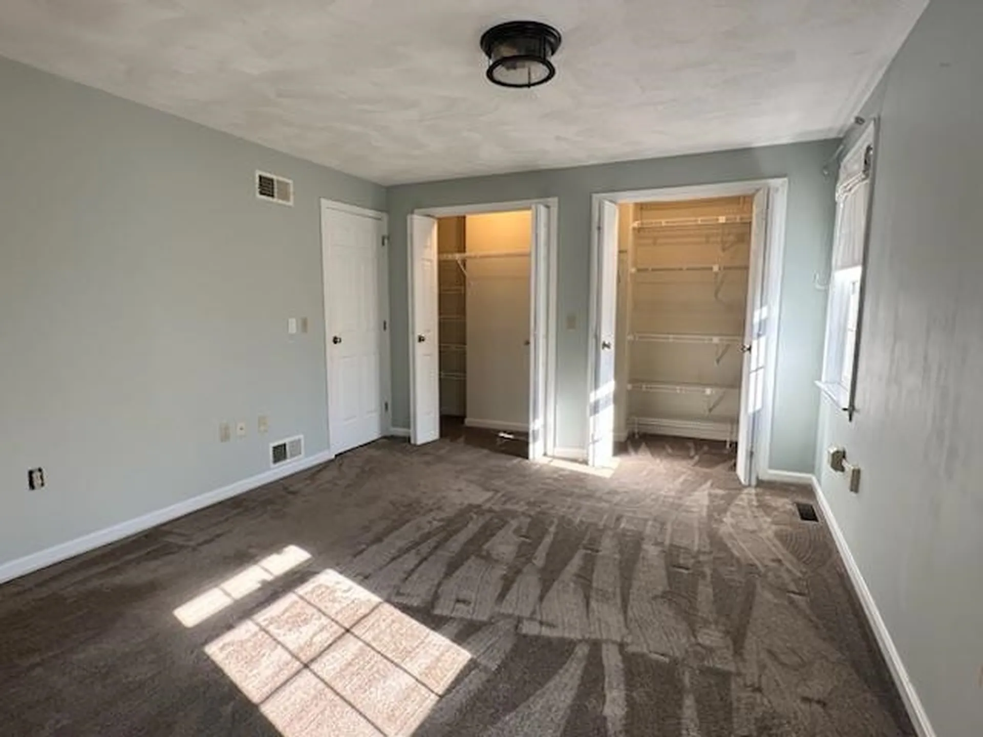 18 Colonial Square Peterborough NH 03458