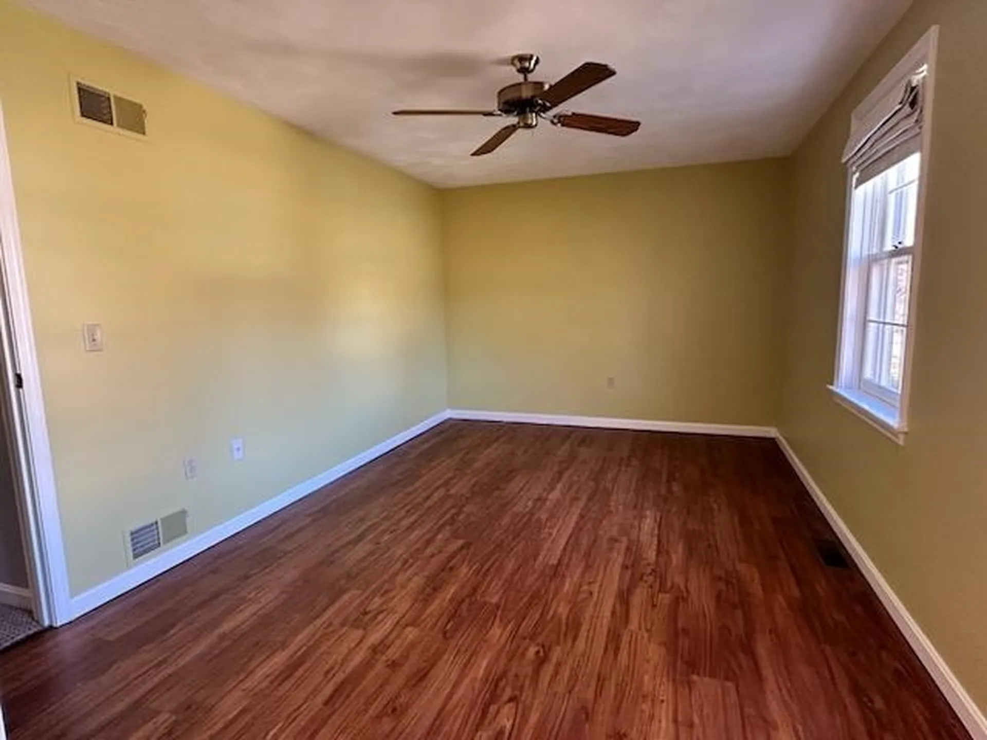 18 Colonial Square Peterborough NH 03458