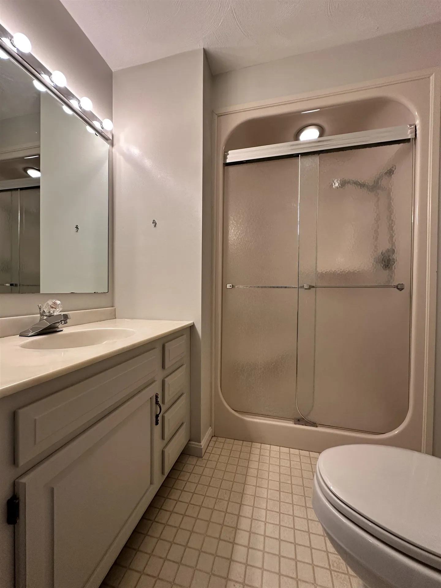 18 Colonial Square Peterborough NH 03458