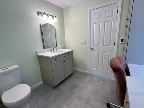 18 Colonial Square Peterborough NH 03458