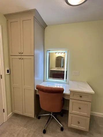 18 Colonial Square Peterborough NH 03458