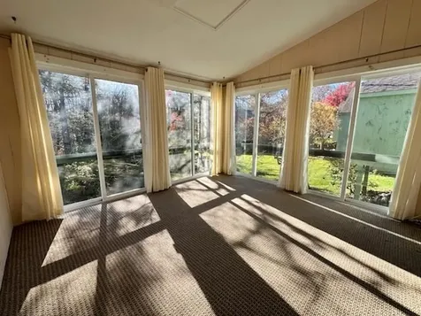 18 Colonial Square Peterborough NH 03458