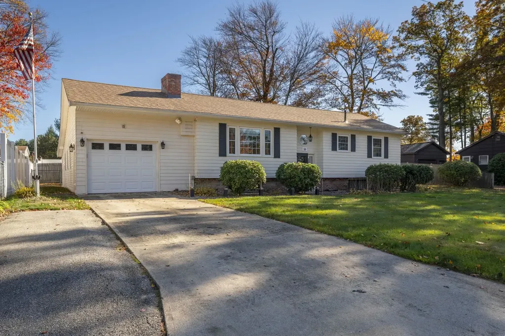 10 Cedar Street Hudson NH 03051