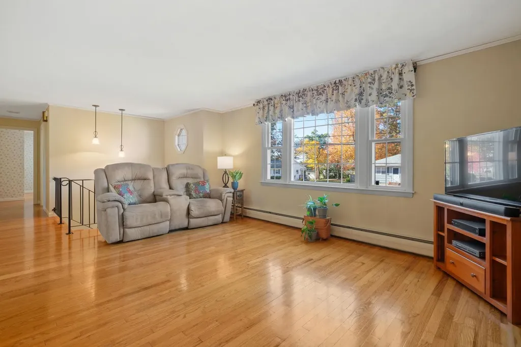 10 Cedar Street Hudson NH 03051