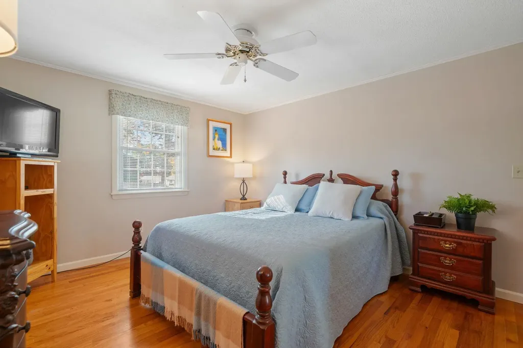 10 Cedar Street Hudson NH 03051