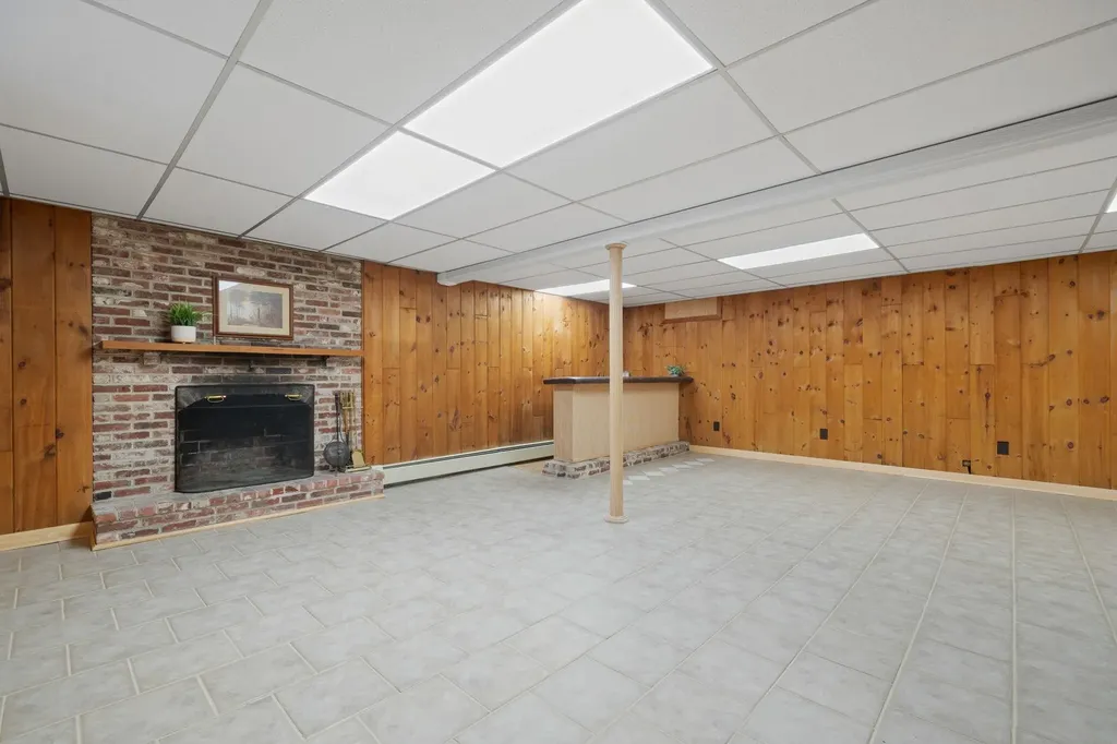 10 Cedar Street Hudson NH 03051