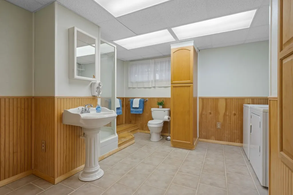 10 Cedar Street Hudson NH 03051