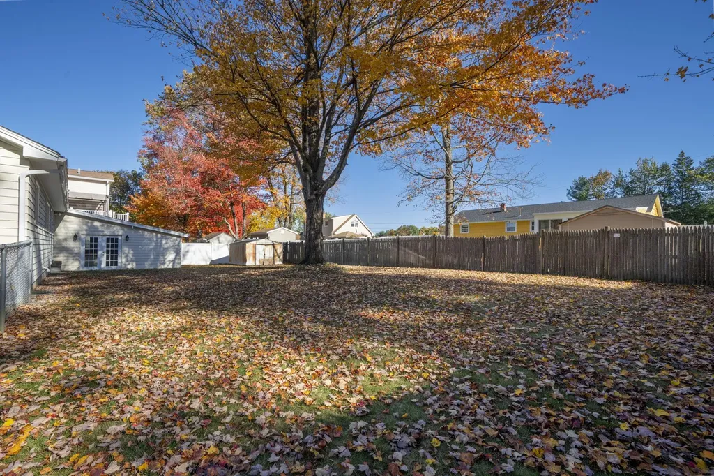 10 Cedar Street Hudson NH 03051