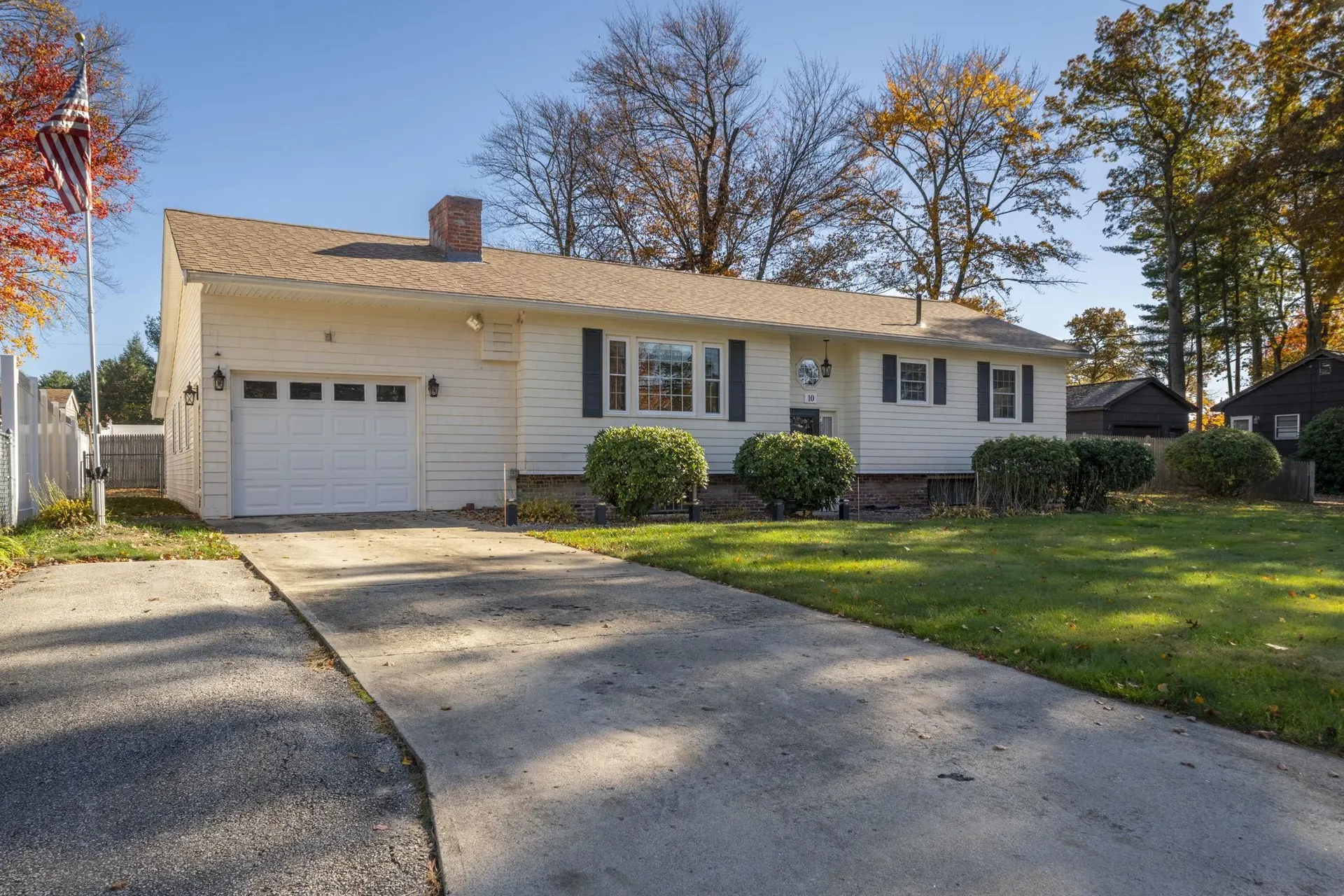 10 Cedar Street Hudson NH 03051