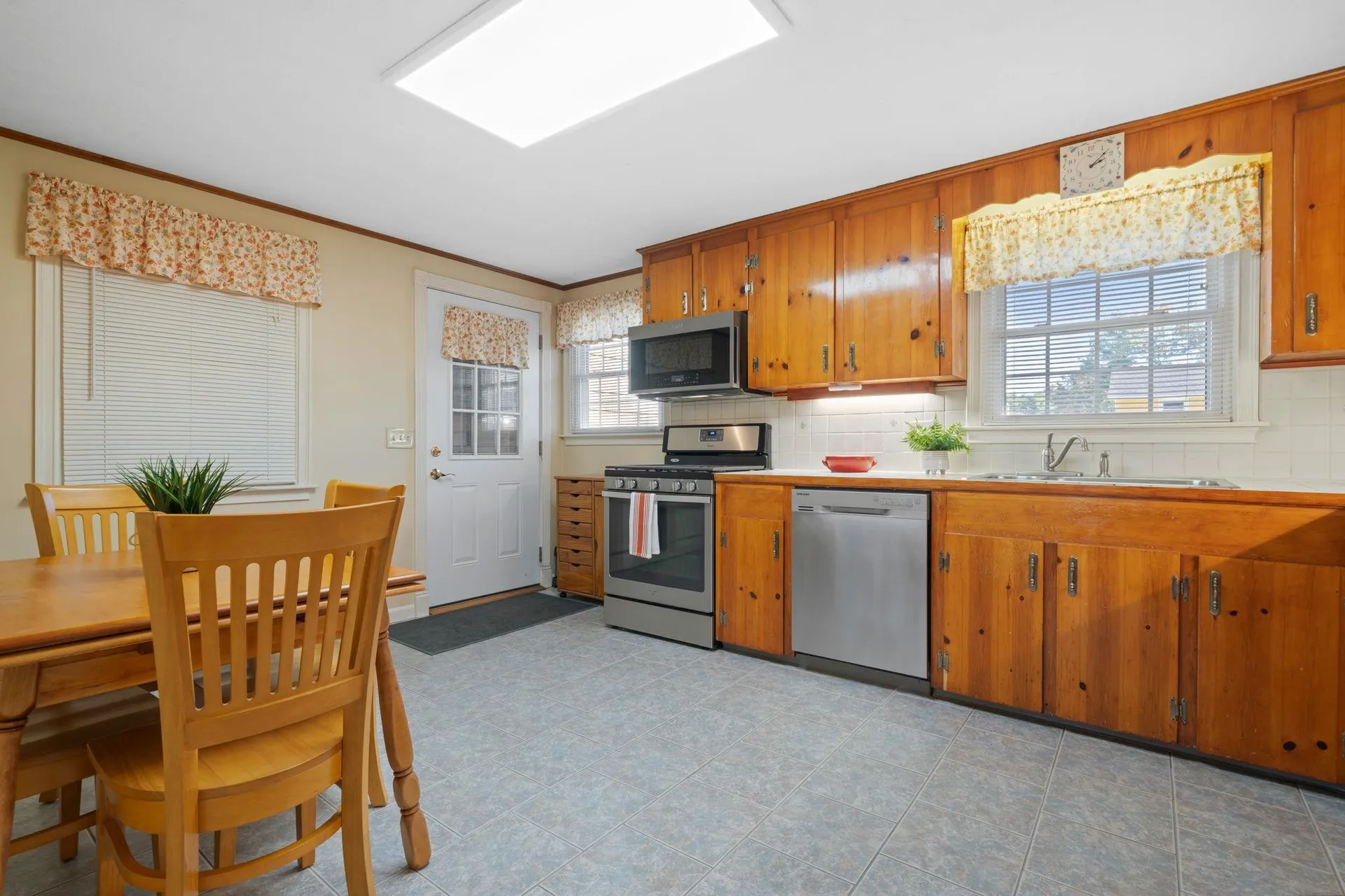 10 Cedar Street Hudson NH 03051