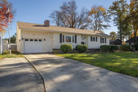 10 Cedar Street Hudson NH 03051