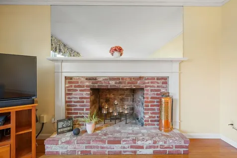 10 Cedar Street Hudson NH 03051