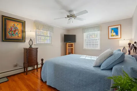 10 Cedar Street Hudson NH 03051