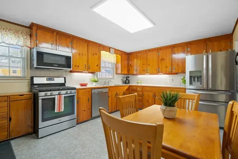 10 Cedar Street Hudson NH 03051