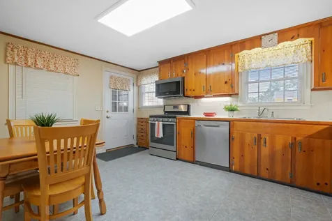 10 Cedar Street Hudson NH 03051