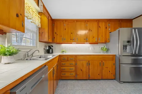 10 Cedar Street Hudson NH 03051