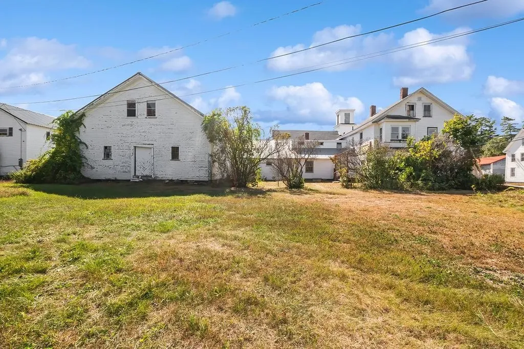 4 Parade Circle Barnstead NH 03218