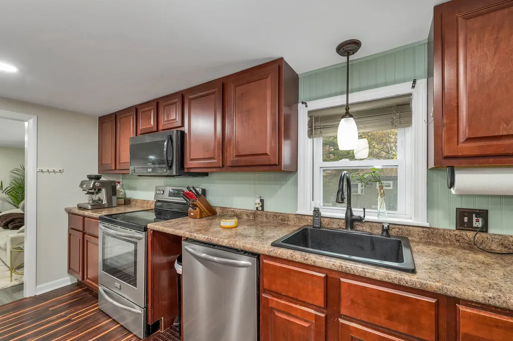 45 Crescent Lane Manchester NH 03109