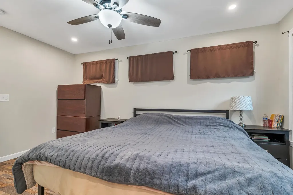 45 Crescent Lane Manchester NH 03109