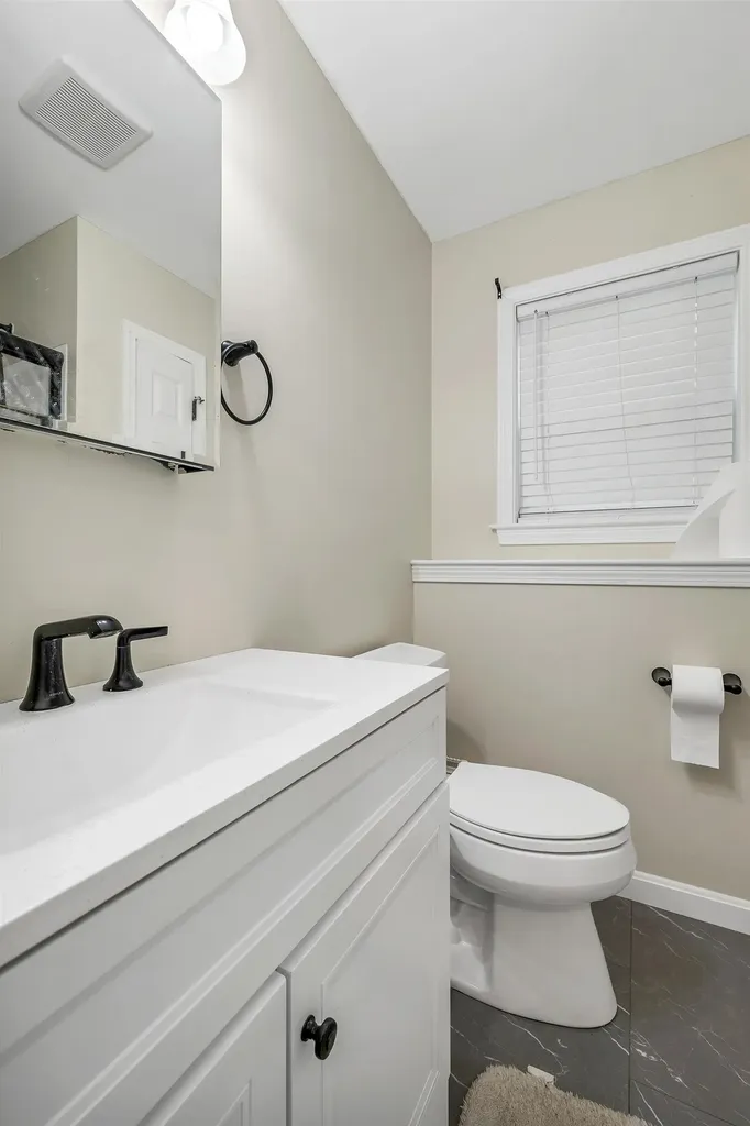 45 Crescent Lane Manchester NH 03109