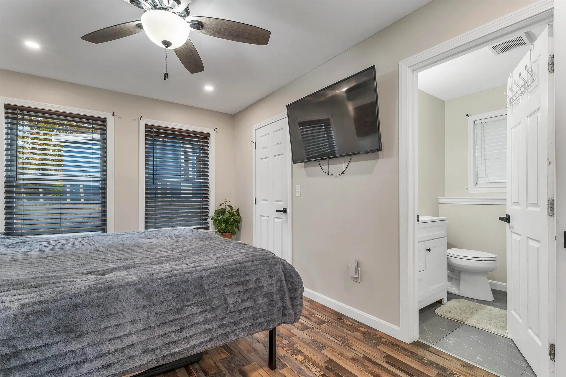 45 Crescent Lane Manchester NH 03109