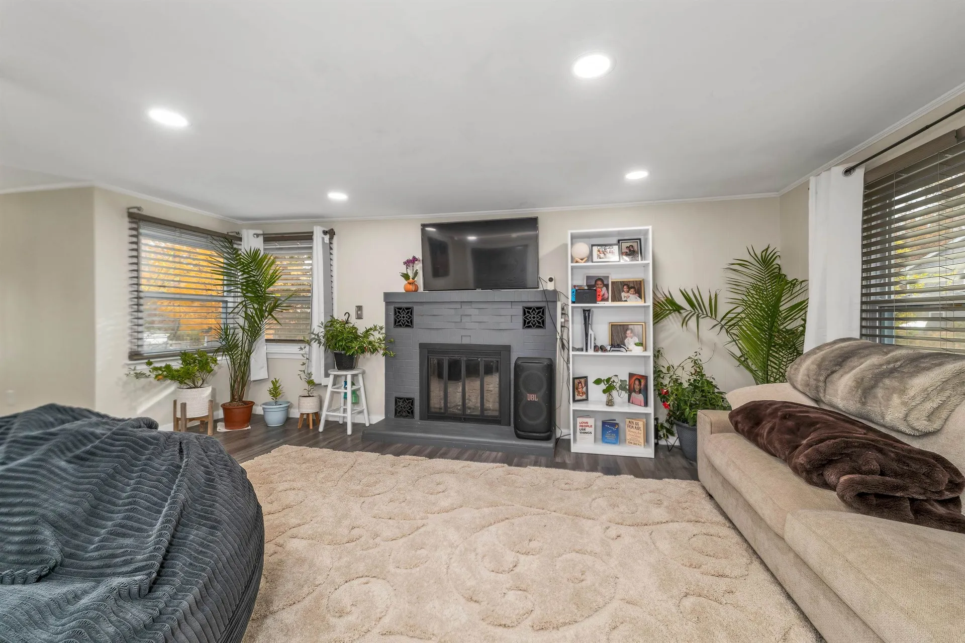 45 Crescent Lane Manchester NH 03109