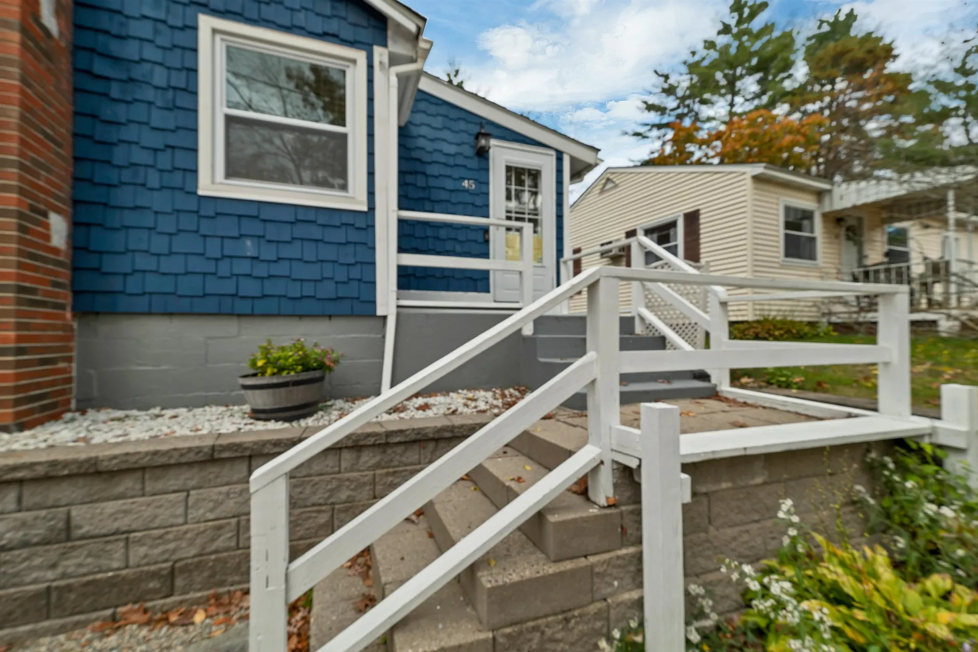 45 Crescent Lane Manchester NH 03109