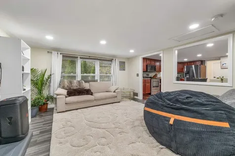 45 Crescent Lane Manchester NH 03109