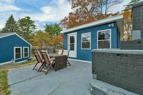 45 Crescent Lane Manchester NH 03109