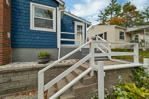 45 Crescent Lane Manchester NH 03109