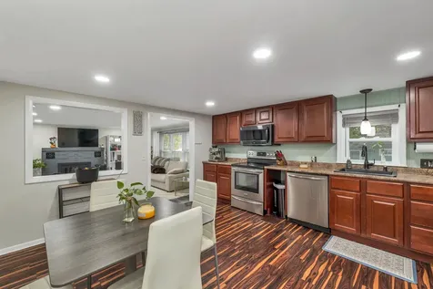 45 Crescent Lane Manchester NH 03109