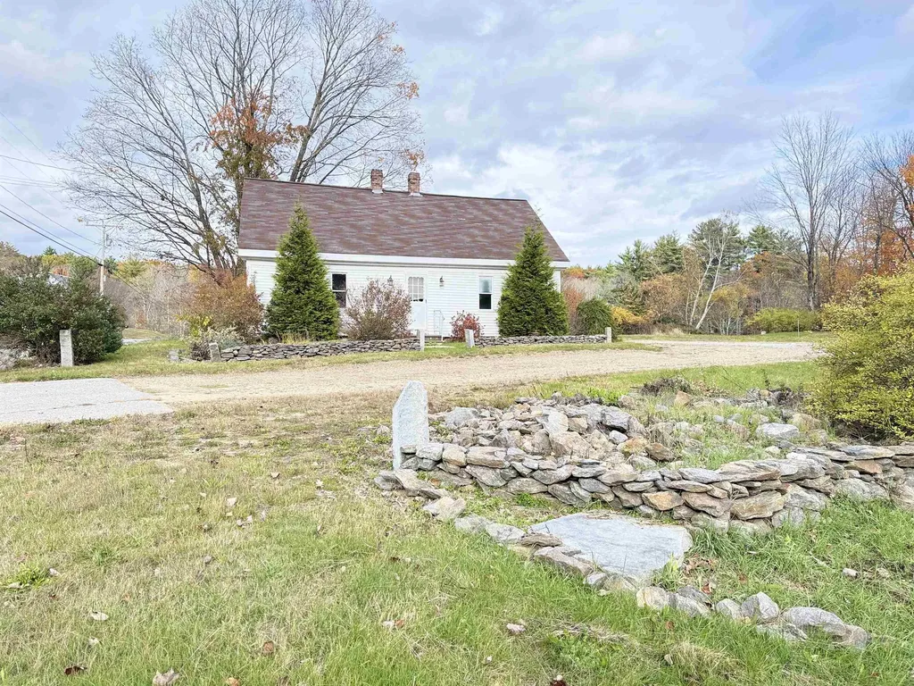 8 Bow Lake Road Northwood NH 03261