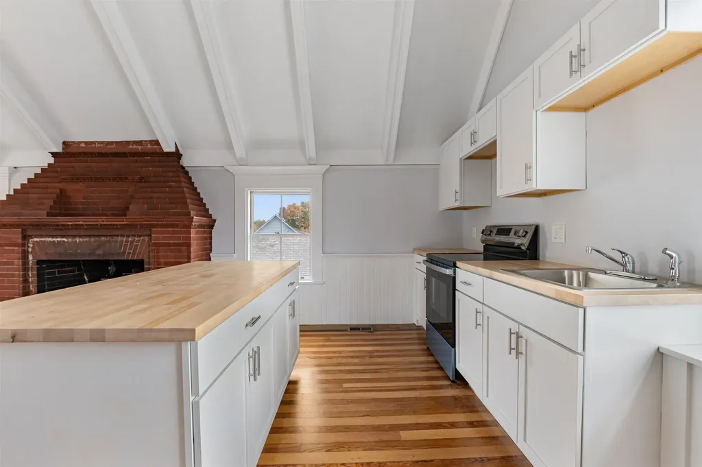 109 Pleasant Street Claremont NH 03743