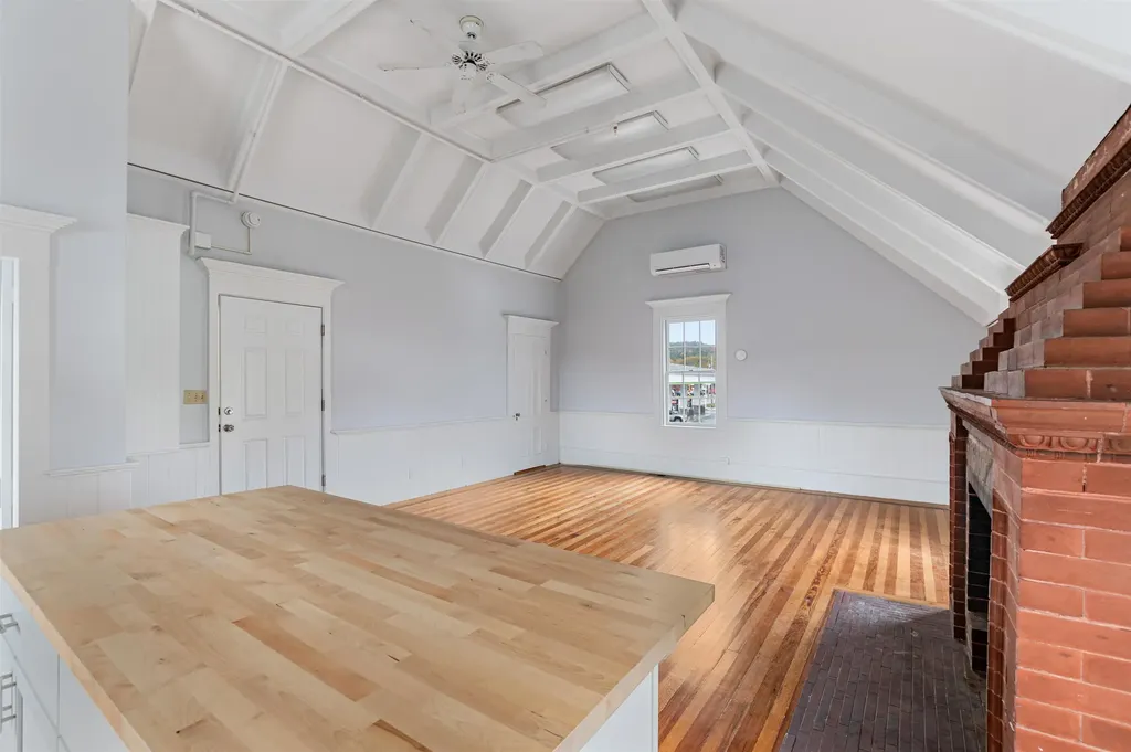 109 Pleasant Street Claremont NH 03743