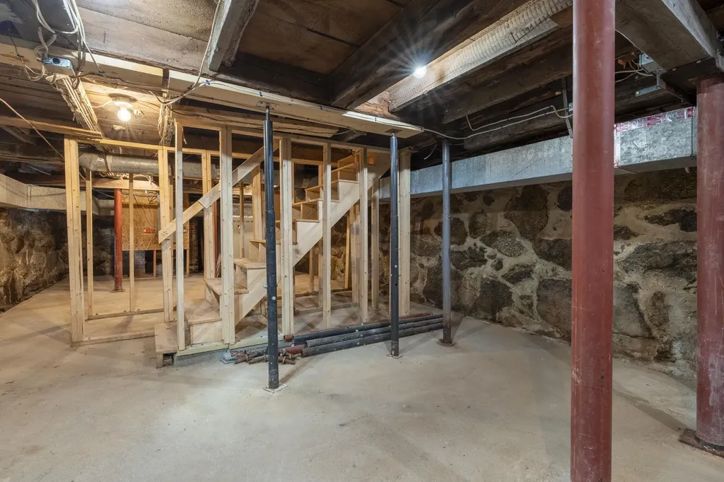 237 2nd Nh Turnpike Hillsborough NH 03244