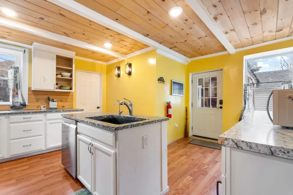 237 2nd Nh Turnpike Hillsborough NH 03244