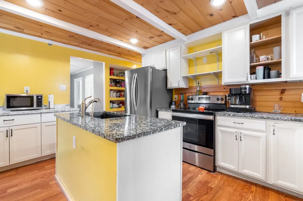 237 2nd Nh Turnpike Hillsborough NH 03244