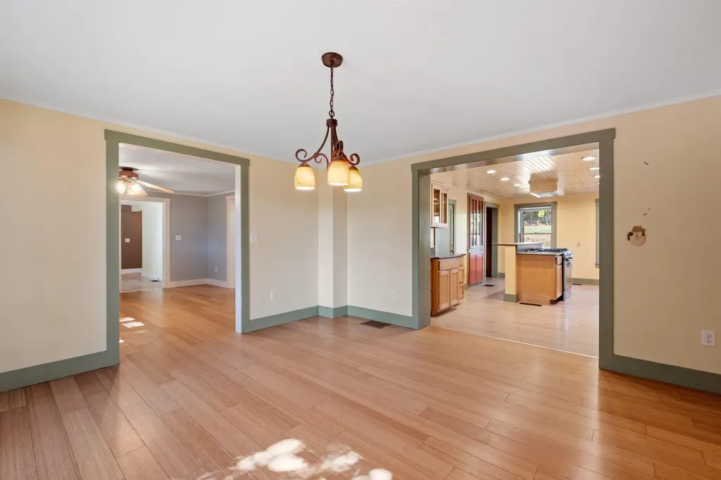 5887 Vt Route 5 S Newbury VT 05051