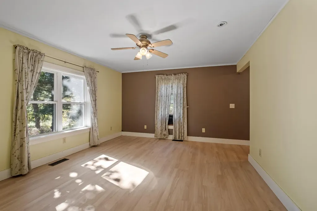 5887 Vt Route 5 S Newbury VT 05051