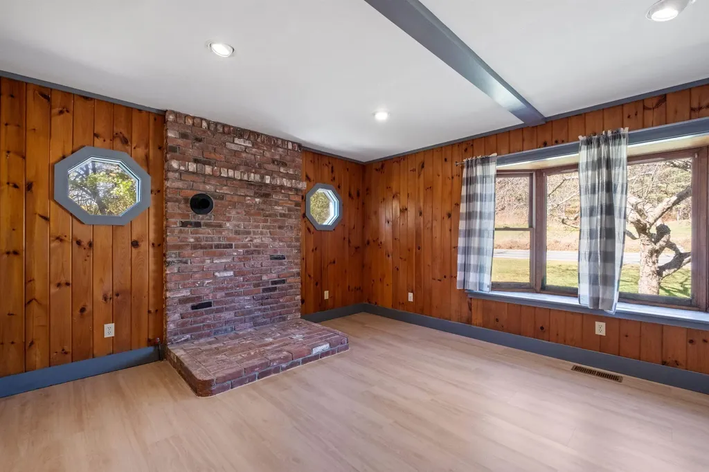 5887 Vt Route 5 S Newbury VT 05051