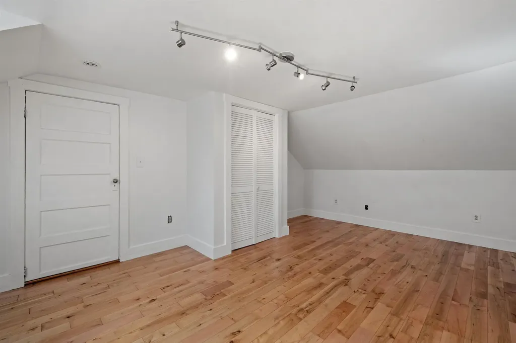 5887 Vt Route 5 S Newbury VT 05051