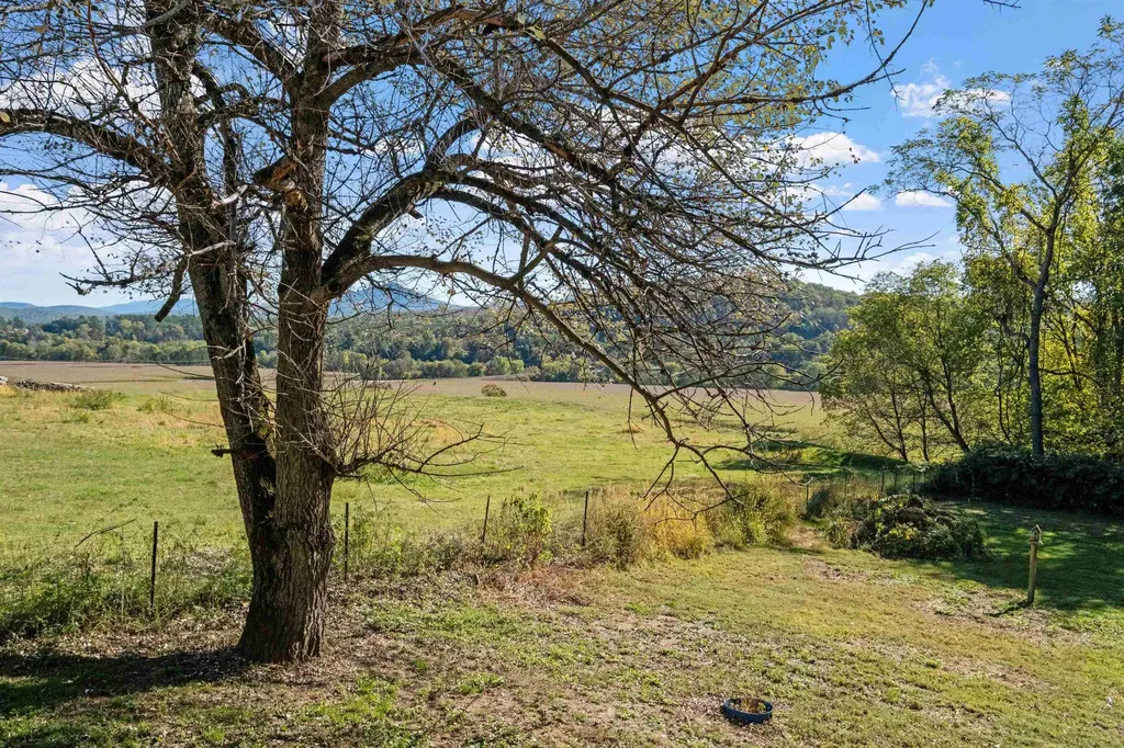 5887 Vt Route 5 S Newbury VT 05051