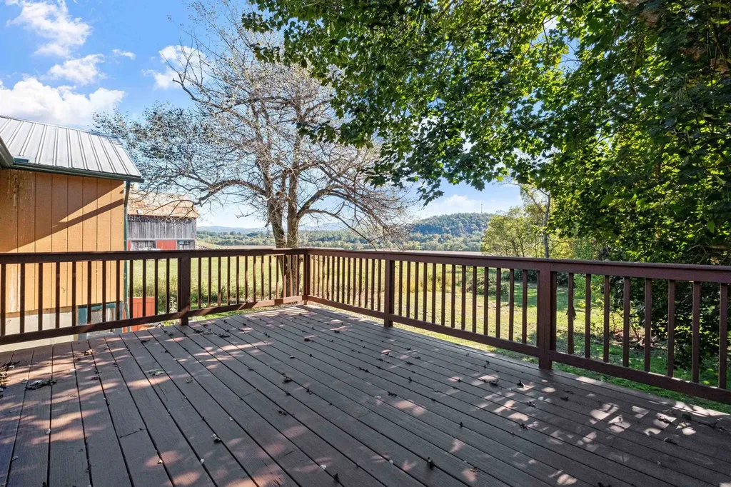 5887 Vt Route 5 S Newbury VT 05051